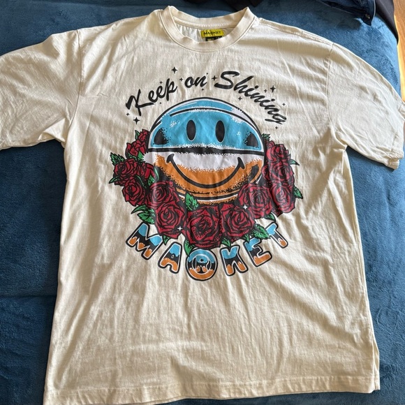 Graphic Tee with Smiley and Roses - Picture 5 of 5